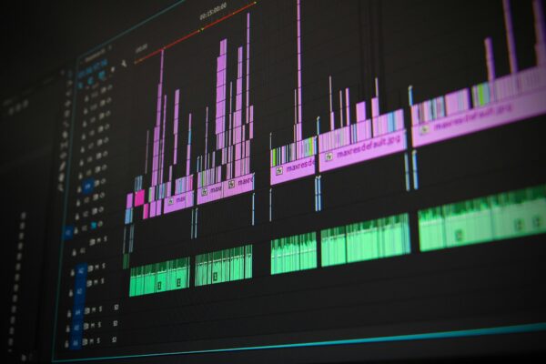 Subtitulación para empresas: elección del formato correcto
