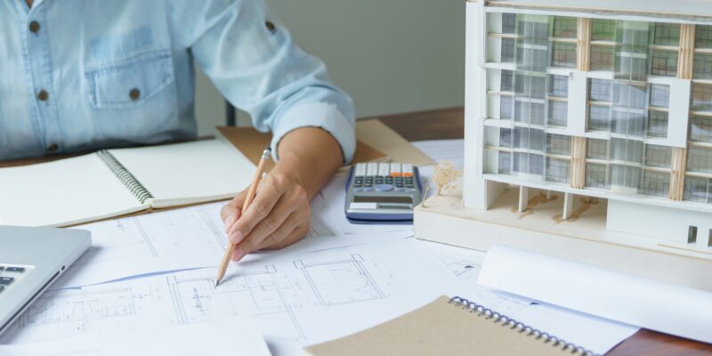 ¿Qué implica la traducción técnica en el sector de la construcción?