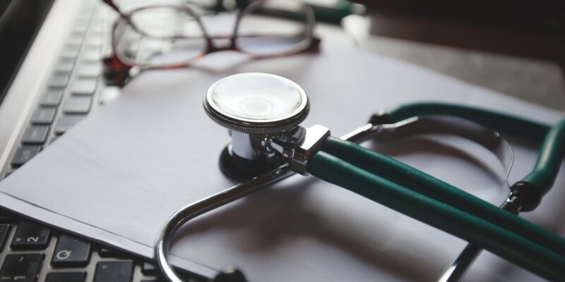 Cómo elegir una agencia de traducción médica confiable