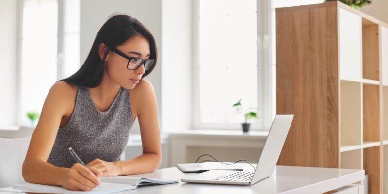 Guía 2026 para globalizar tu formación corporativa con microlearning, IA y accesibilidad
